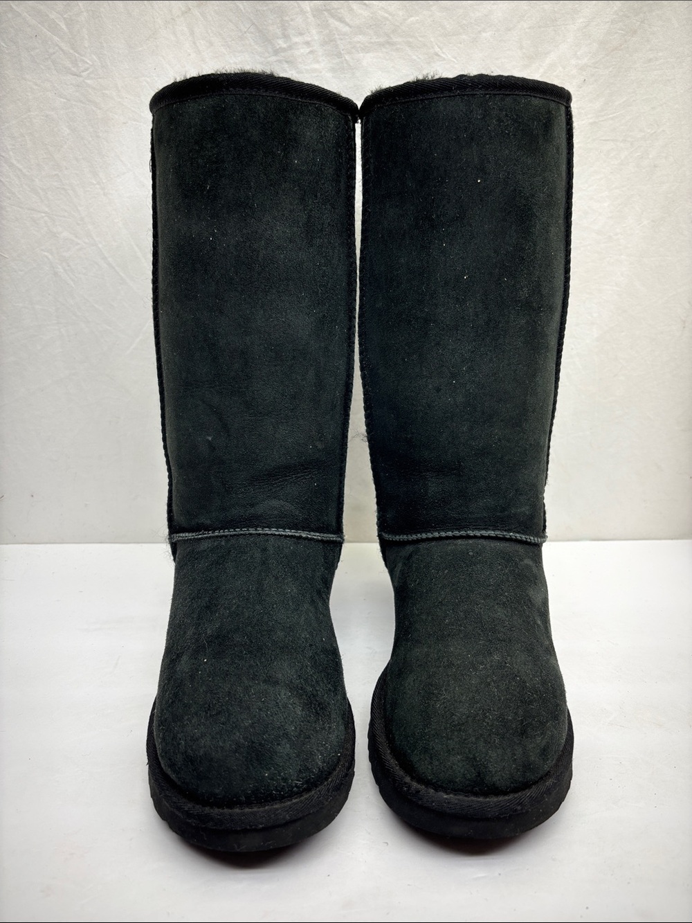 UGG Classic Tall Boots, women SZ 9, box 82
